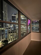 825 Brickell Bay Dr in Miami, FL - Building Photo - Building Photo