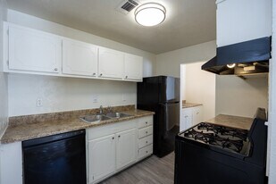 Villas de las Colinas 3 in Atlanta, GA - Building Photo