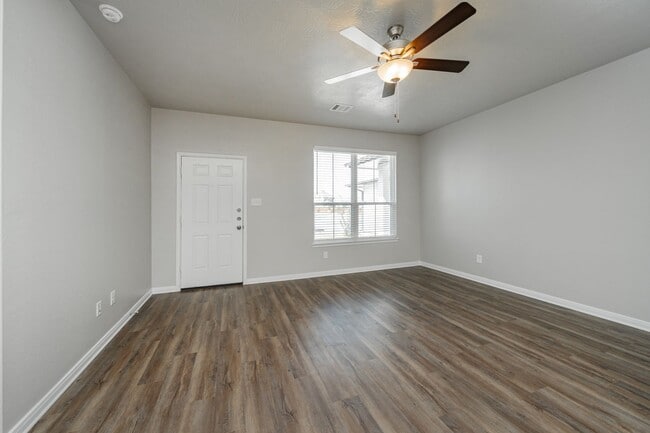 1111 Trellis Pass in Brenham, TX - Building Photo - Building Photo