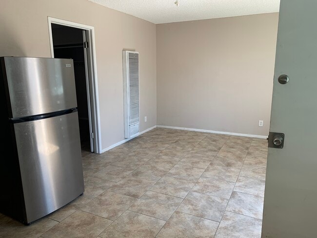 516 W Atkins Ave, Unit A in Ridgecrest, CA - Building Photo - Building Photo