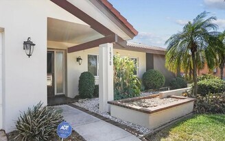 1970 Illinois Ave NE in St. Petersburg, FL - Building Photo