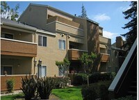 Building Photo - Willow Grove Apartments in Modesto, California