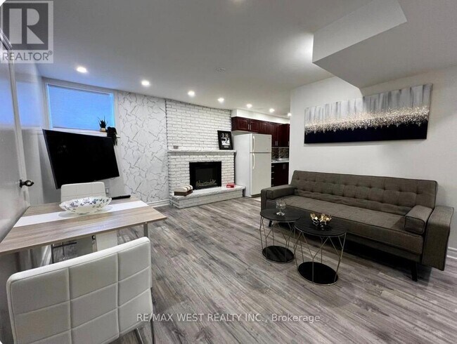 11A St Andrews Blvd in Toronto, ON - Building Photo - Building Photo