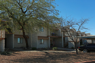 Le Mirador Condominiums in Tucson, AZ - Building Photo - Building Photo