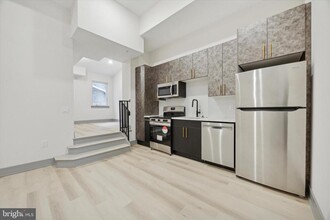 251 S 12th St in Philadelphia, PA - Building Photo - Building Photo