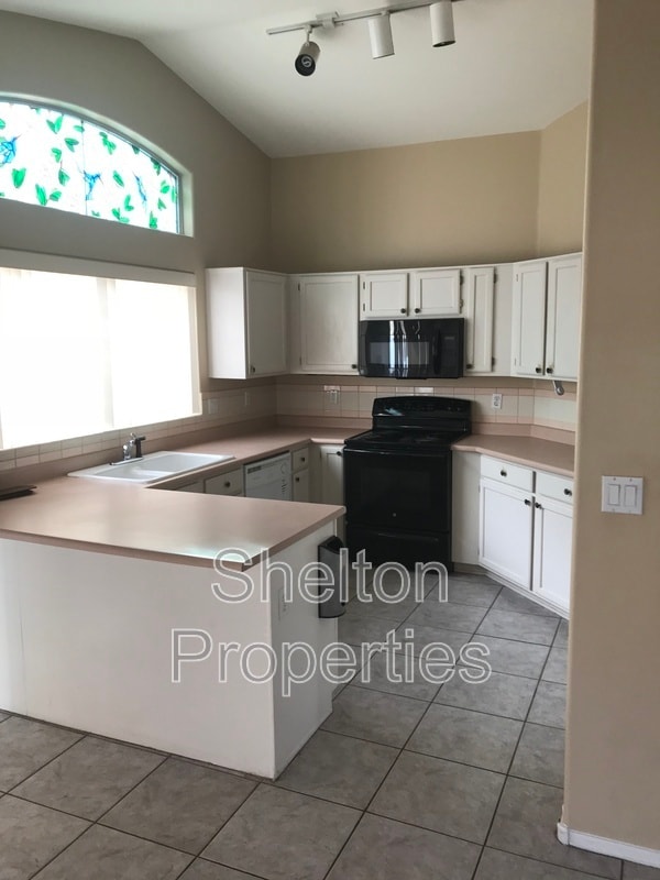 17425 N 14th St in Phoenix, AZ - Building Photo - Building Photo