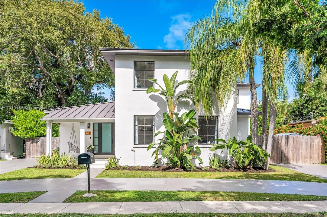 1951 SW 23rd St in Miami, FL - Building Photo