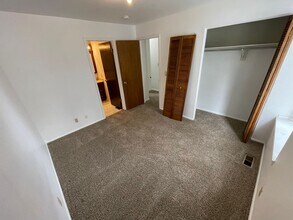 664 E Cobblestone Ln in Midvale, UT - Foto de edificio - Building Photo