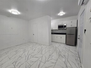 1230 NW 70th St in Miami, FL - Building Photo - Building Photo