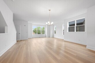 6427 Main St in Morton Grove, IL - Building Photo - Building Photo