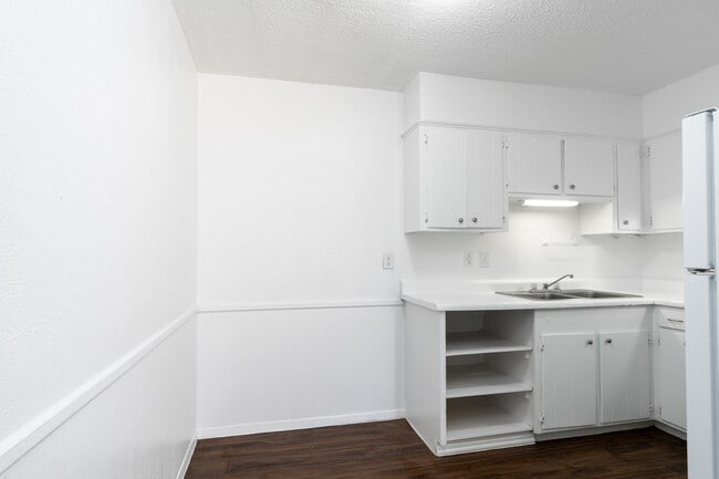 Fairbanks Apartments in El Paso, TX - Building Photo - Interior Photo