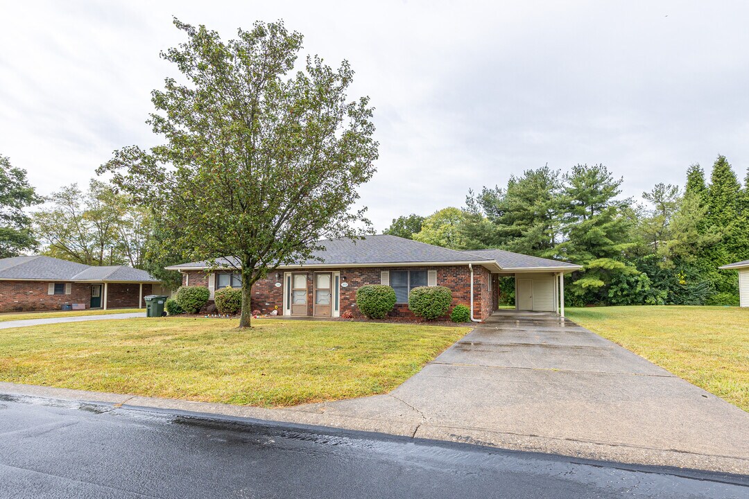 2017 Erin Ct, Unit 3016 Anthony in Huntingburg, IN - Foto de edificio