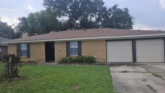 9675 Gross St in Beaumont, TX - Building Photo