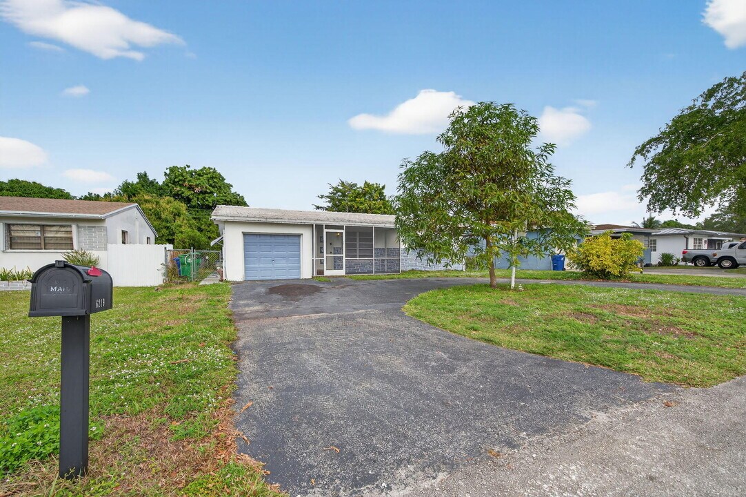 6219 SW 20th Ct in Miramar, FL - Building Photo