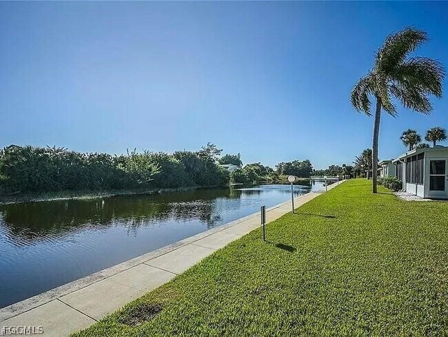 620 Joel Blvd in Lehigh Acres, FL - Building Photo - Building Photo