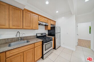 6680 De Longpre Ave in Los Angeles, CA - Building Photo - Building Photo