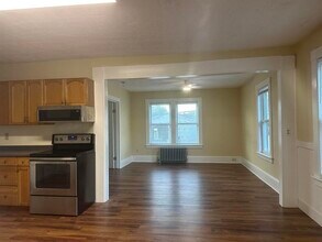 34 Maple St in Derry, NH - Building Photo - Building Photo