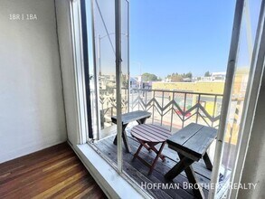 706 N Curson Ave, Unit 3 in Los Angeles, CA - Building Photo - Building Photo