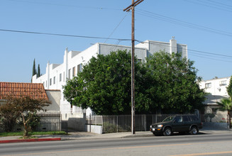 8831 Van Nuys Blvd in Panorama City, CA - Building Photo - Building Photo