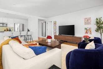 1113 York Ave in New York, NY - Building Photo - Building Photo