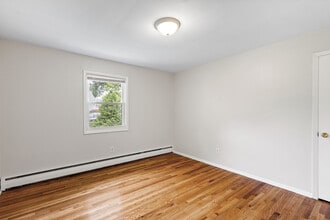 Woodside Apartments in Edison, NJ - Foto de edificio - Building Photo