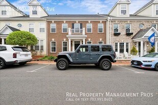 784 Monument Ave in Woodbridge, VA - Building Photo