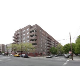 41-50 78th St in Elmhurst, NY - Foto de edificio - Building Photo