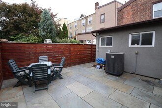 1326 E Susquehanna Ave in Philadelphia, PA - Foto de edificio - Building Photo