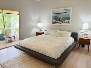 337 Emerald Bay Cir in Naples, FL - Foto de edificio - Building Photo