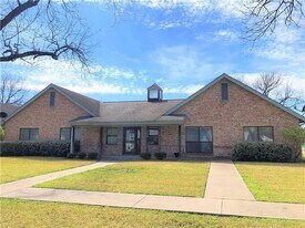 503 N Washington St in Kaufman, TX - Building Photo