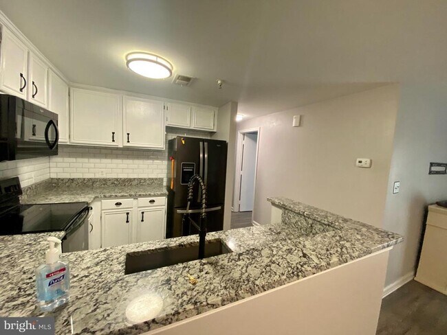 202 Dover Pl, Unit 16 in Stafford, VA - Building Photo - Building Photo