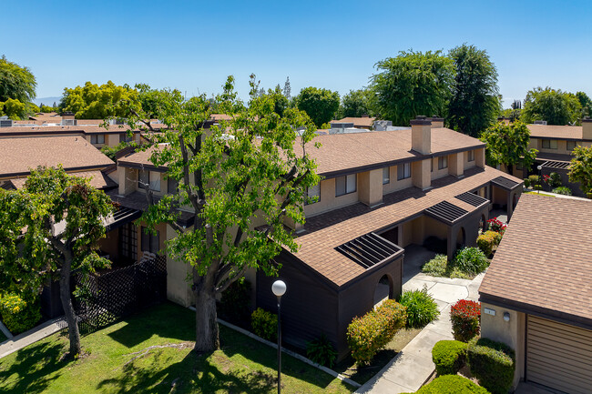 1001 Mohawk St in Bakersfield, CA - Foto de edificio - Building Photo