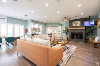 Hickory Woods in Roanoke, VA - Building Photo - Building Photo