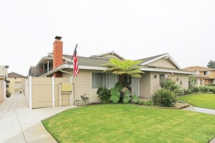 7260 Corsican Drive, Huntington Beach in Huntington Beach, CA - Building Photo