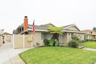 7260 Corsican Drive, Huntington Beach Apartments