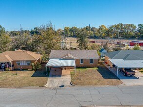 1700 Hanna Dr in Del City, OK - Building Photo - Building Photo