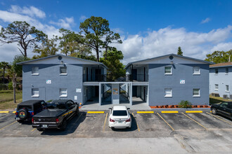 Indian River Shores Apartments in Titusville, FL - Foto de edificio - Building Photo