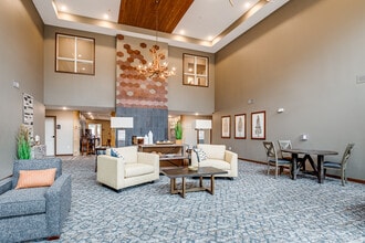 The Overlook at Crystal Lake in Burnsville, MN - Foto de edificio - Interior Photo