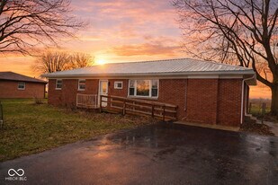 2183 S Fairview Dr in Shelbyville, IN - Building Photo