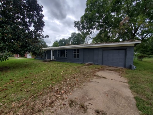 property at 1405 Doris Dr