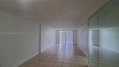 14180 SW 84th St in Miami, FL - Foto de edificio - Building Photo