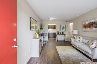 5900 N Braeswood Blvd in Houston, TX - Building Photo - Building Photo