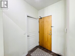 3939-3939 Duke of York Blvd in Mississauga, ON - Building Photo - Building Photo