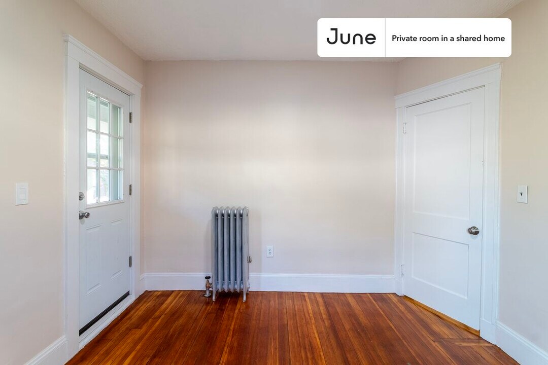 Private bedroom in 6 bed/2 bath Home in Boston, MA - Building Photo