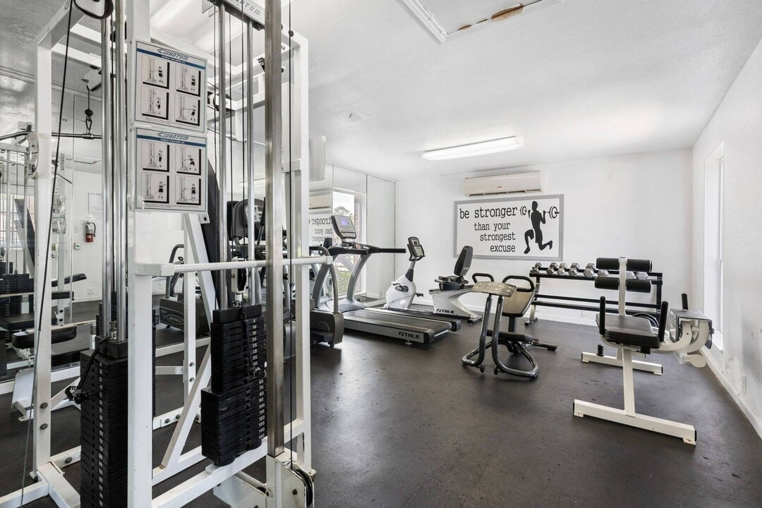 Mia LXMI Westchase East in Houston, TX - Building Photo
