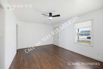 1210 W Oak St in Collinsville, OK - Building Photo - Building Photo