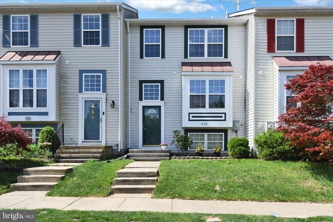 property at 658 Boxwood Dr