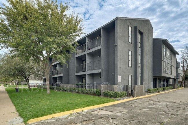 property at 2722 Throckmorton St