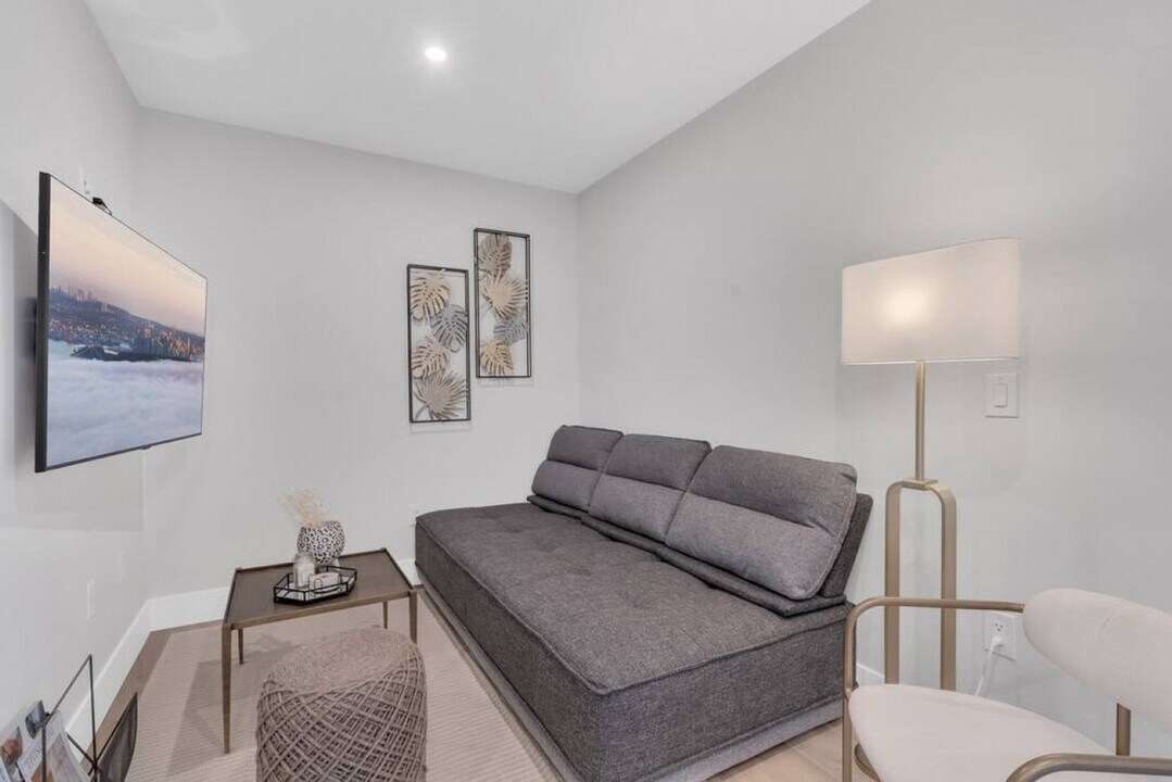 2145 W 32nd Ave in Vancouver, BC - Building Photo