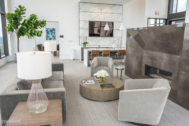 300 Peachtree St in Atlanta, GA - Building Photo - Building Photo